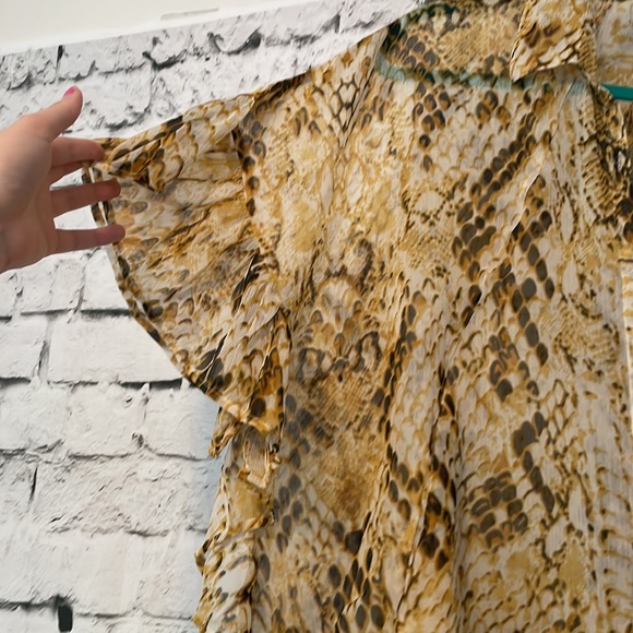 NWT boutique yellow snake print sheet blouse - Picture 6 of 6